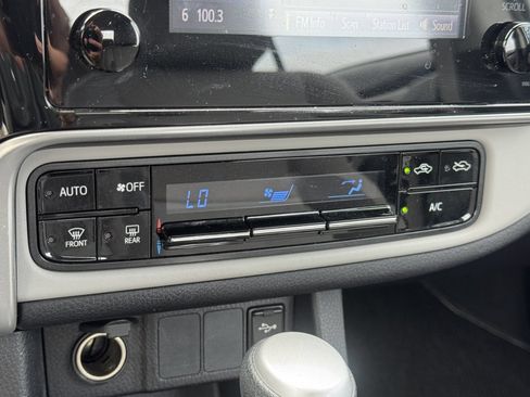 Used 2019 Toyota Corolla LE w/ Carpet Mat Package (TMS) FWD image 37