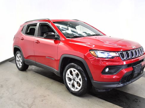 Used 2025 Jeep Compass Latitude w/ Sun & Sound Group image 2