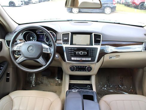 Used 2014 Mercedes-Benz GL 450 4MATIC w/ Appearance Package image 12