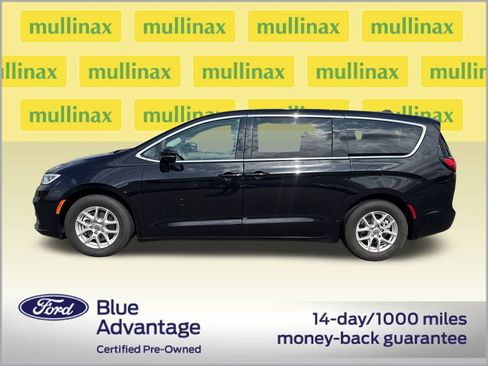 Used 2024 Chrysler Pacifica Touring-L FWD image 12