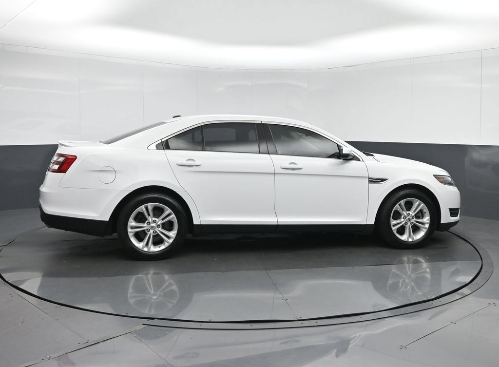 Used 2018 Ford Taurus SEL FWD image 8