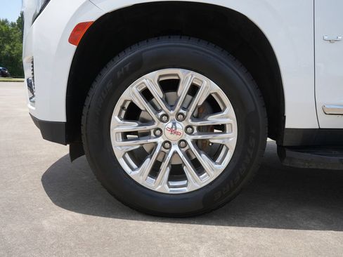 Used 2024 GMC Yukon SLT RWD image 28