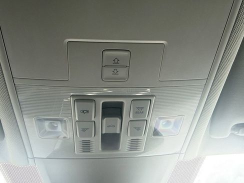 Used 2022 Volkswagen Tiguan SE w/ Panoramic Sunroof Package AWD/4WD image 18