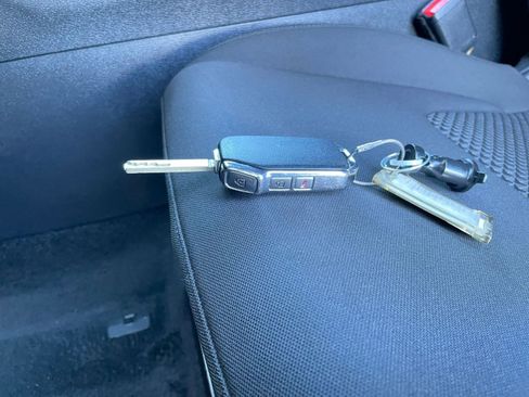 Used 2025 Kia Sportage LX image 21