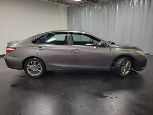 Used 2016 Toyota Camry SE FWD image 9