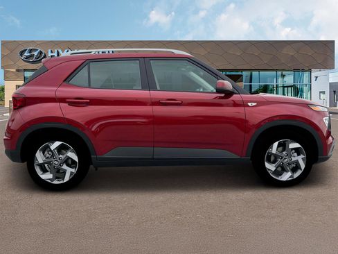 New 2025 Hyundai Venue SEL image 9