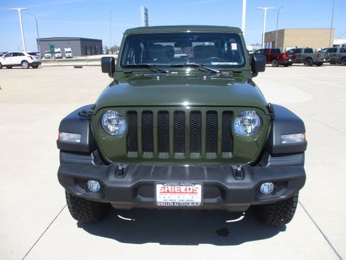Used 2021 Jeep Wrangler Sport AWD/4WD image 9