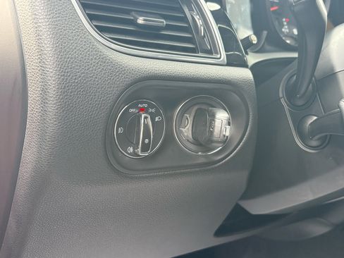 Used 2017 Porsche Macan AWD 4dr Turbo image 16