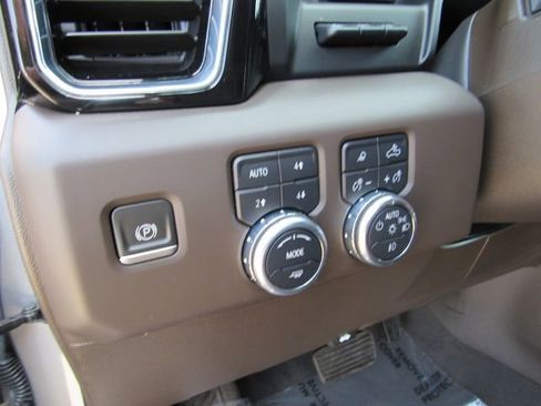 Used 2023 GMC Sierra 1500 Denali AWD/4WD image 19