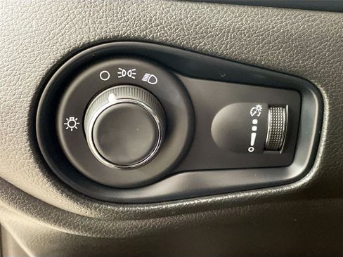 Used 2023 Jeep Renegade Latitude AWD/4WD image 14