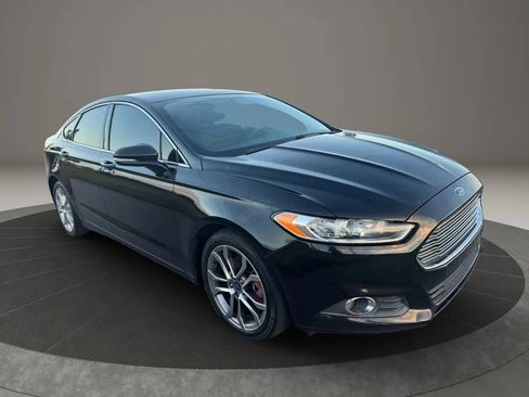 Used 2015 Ford Fusion SE w/ Equipment Group 202A FWD image 2