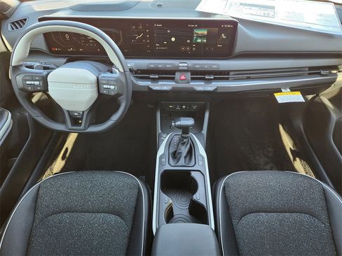 New 2025 Kia K4 GT-Line image 17