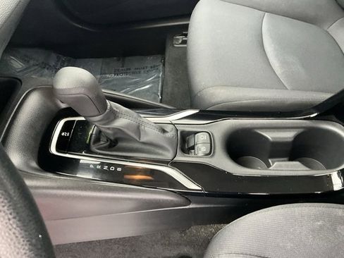 Used 2021 Toyota Corolla LE image 19