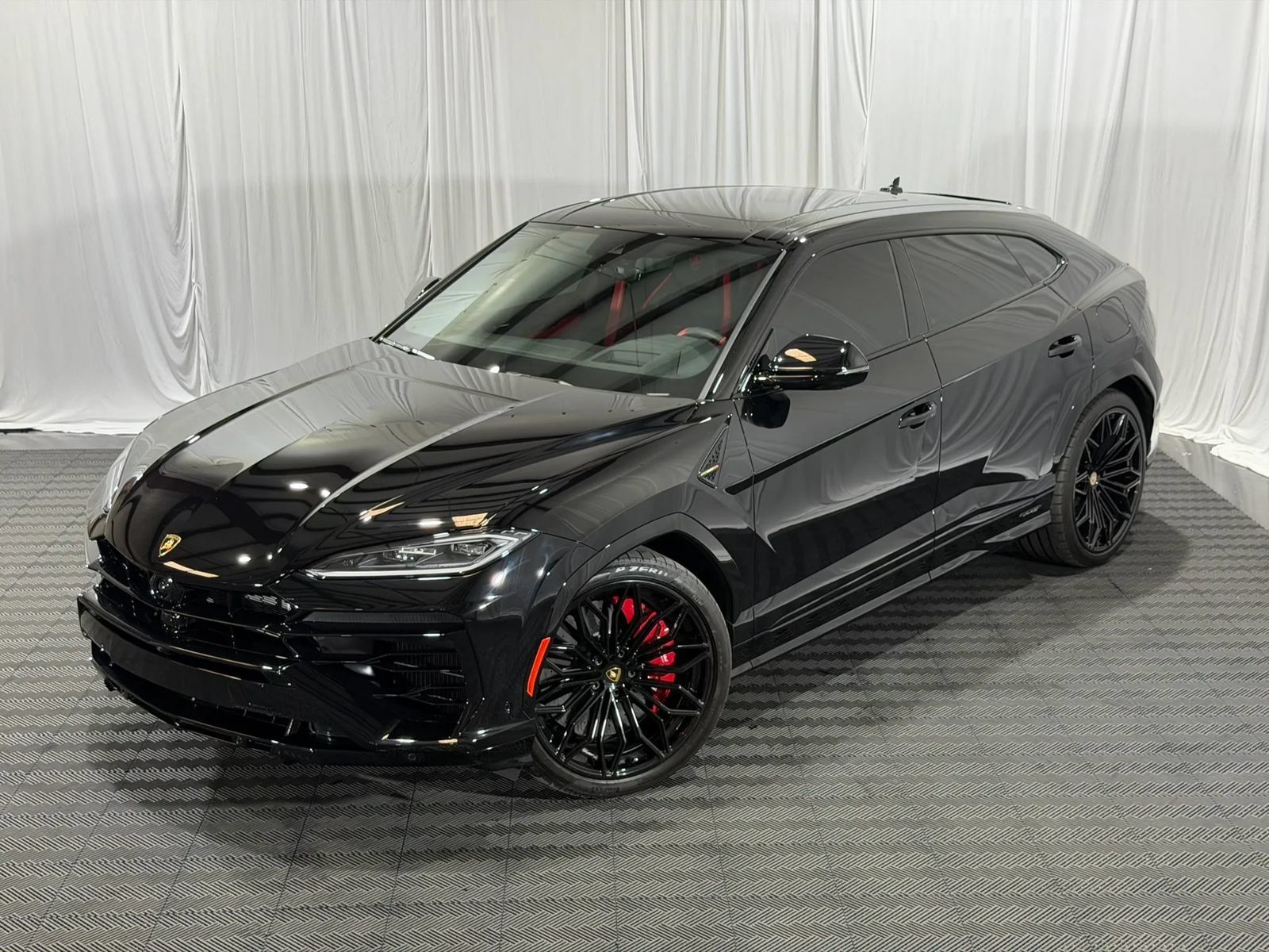 Used 2025 Lamborghini Urus SE AWD/4WD image 1
