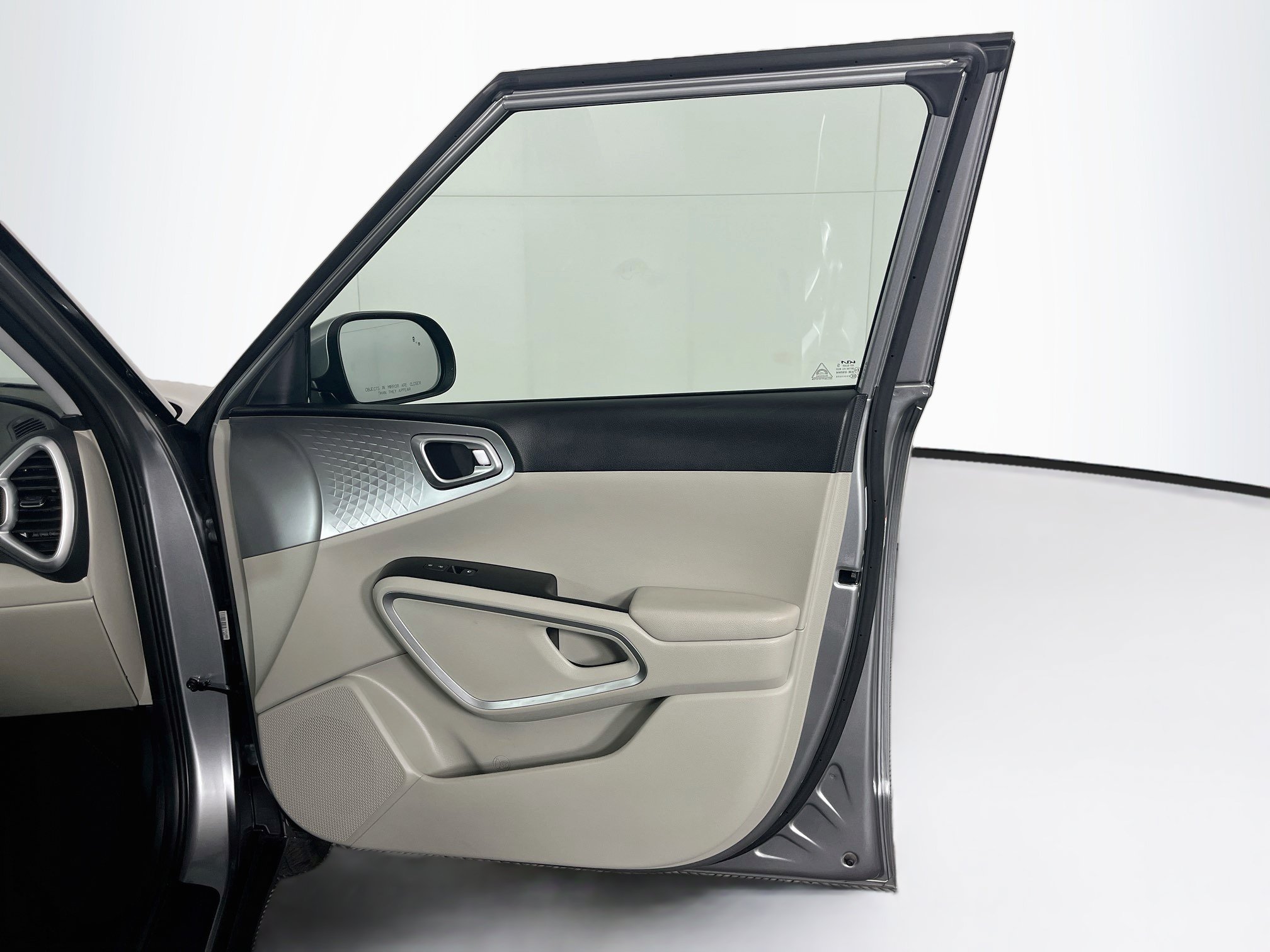 Used 2025 Kia Soul LX w/ LX Technology Package FWD image 30