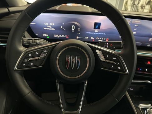 Used 2025 Buick Envision Preferred image 23