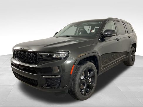 Used 2023 Jeep Grand Cherokee L Limited w/ Black Appearance Package AWD/4WD image 4