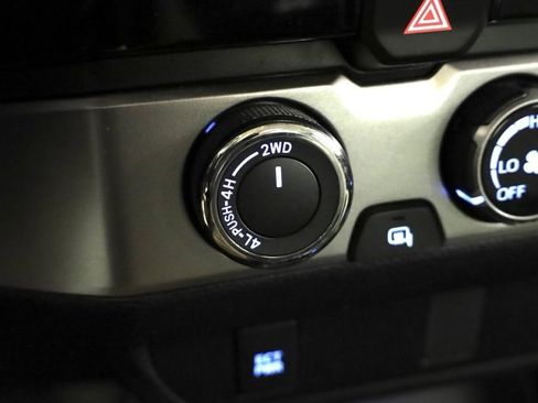 Used 2017 Toyota Tacoma SR image 20