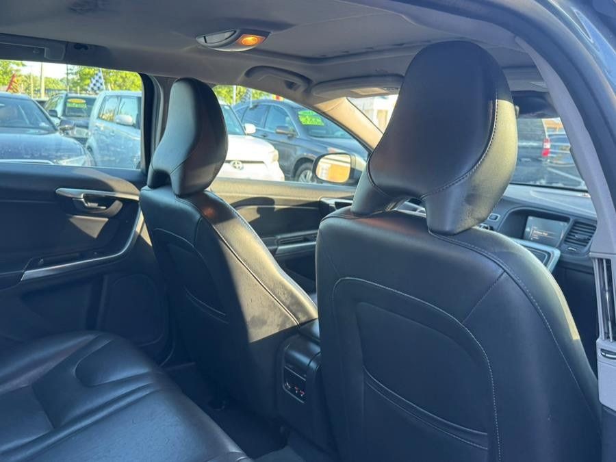 Used 2017 Volvo V60 T5 Premier w/ Convenience Package AWD/4WD image 23