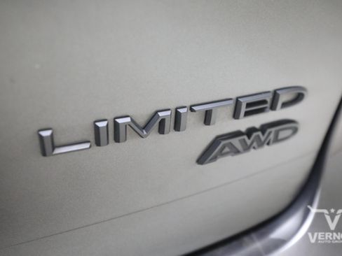 Used 2022 Chrysler Pacifica Limited w/ Uconnect Theater Family Group AWD/4WD image 12