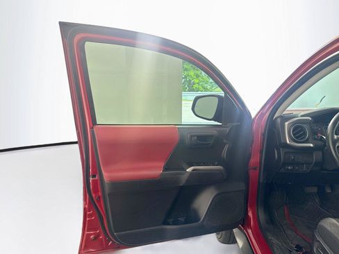 Used 2022 Toyota Tacoma SR5 w/ Technology Package RWD image 6