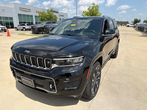 Used 2022 Jeep Grand Cherokee L Overland w/ Advanced Protech Group III AWD/4WD image 9