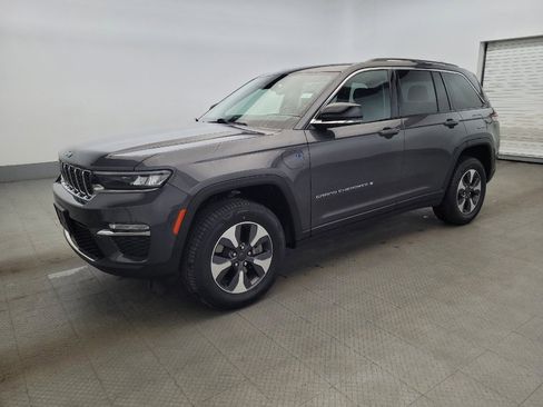 Used 2022 Jeep Grand Cherokee Limited 4xe image 2