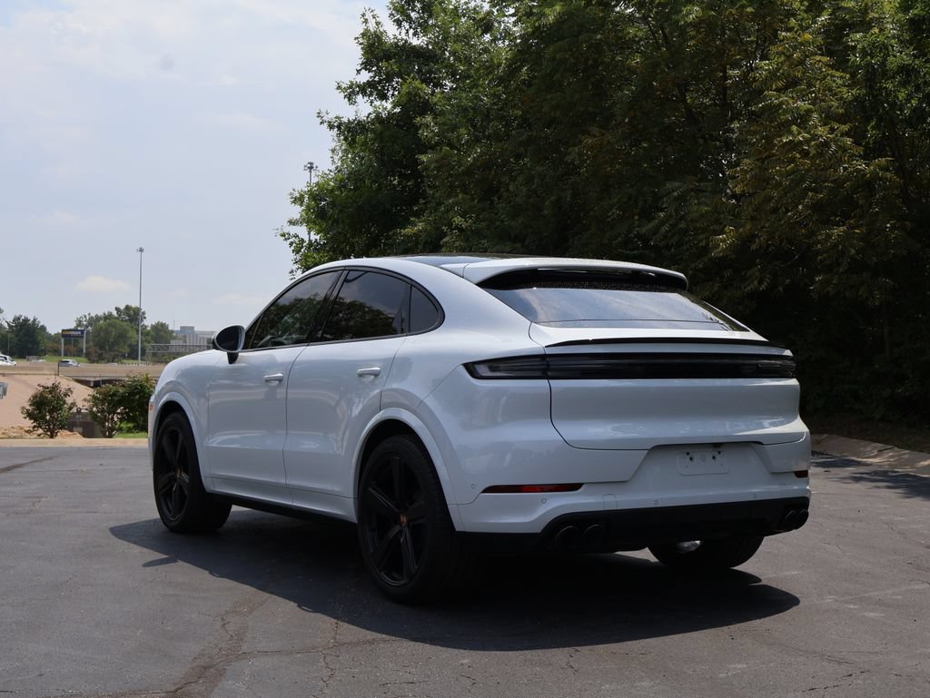 Certified 2025 Porsche Cayenne Coupe AWD/4WD image 3