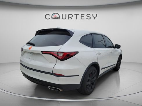 Used 2022 Acura MDX FWD w/ Technology Package image 3