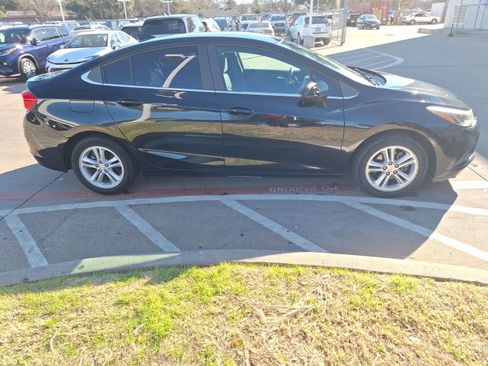 Used 2017 Chevrolet Cruze LT w/ Convenience Package image 7