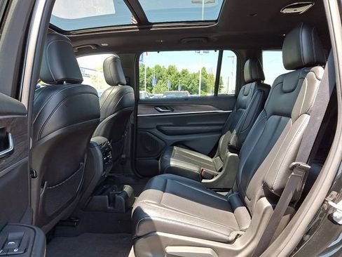 Used 2024 Jeep Grand Cherokee L Limited w/ Luxury Tech Group II AWD/4WD image 10