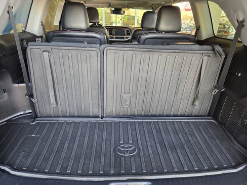 Used 2019 Toyota Highlander SE AWD/4WD image 13
