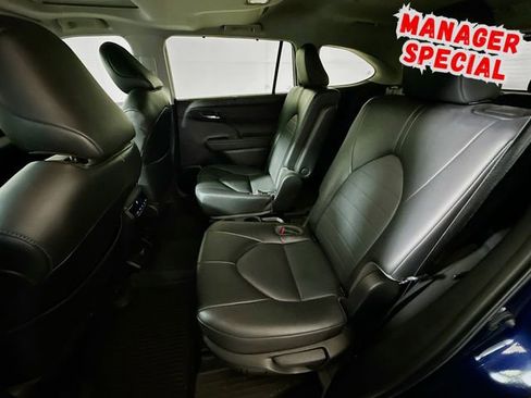Used 2022 Toyota Highlander XLE AWD/4WD image 23