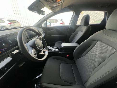 Used 2025 Kia Sportage LX image 27
