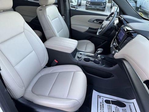 Used 2023 Chevrolet Traverse LT image 28