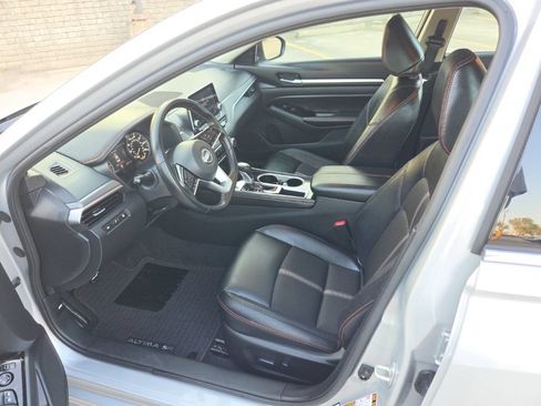 Used 2025 Nissan Altima 2.5 SR FWD image 4