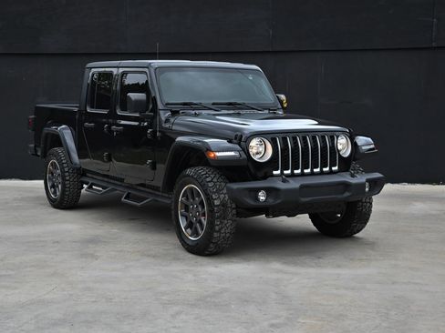 Used 2023 Jeep Gladiator Overland AWD/4WD image 5