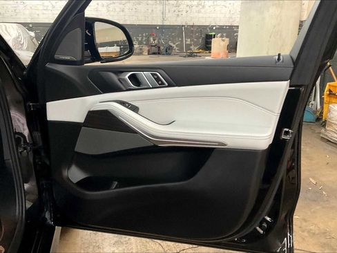 Used 2025 BMW X5 M60i w/ Climate Comfort Package image 27