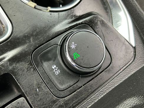 Used 2019 Chevrolet Traverse LT FWD image 26