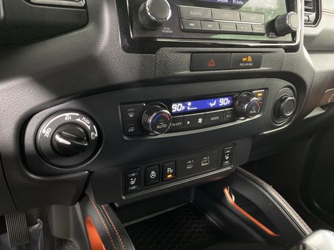 Used 2022 Nissan Frontier PRO-4X image 30