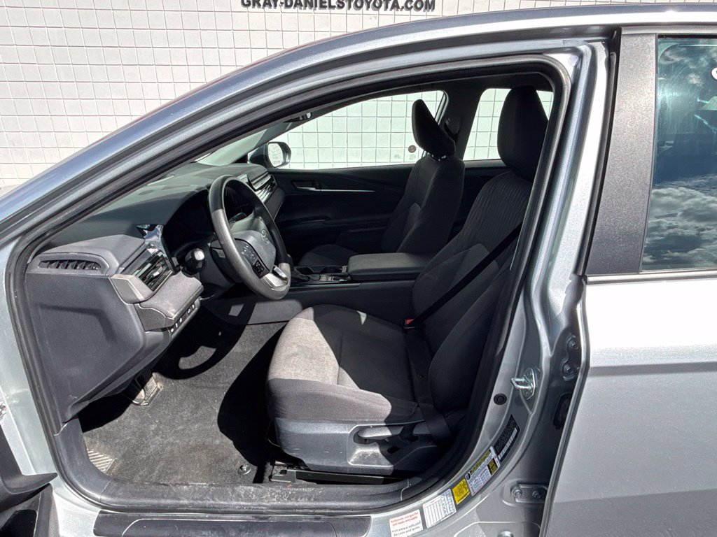Used 2025 Toyota Camry LE FWD image 4