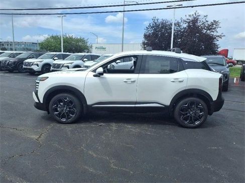 New 2025 Nissan Kicks SR image 3