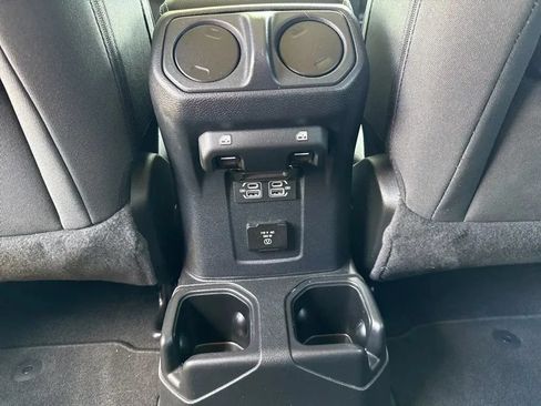 Used 2021 Jeep Wrangler Unlimited Sahara AWD/4WD image 28