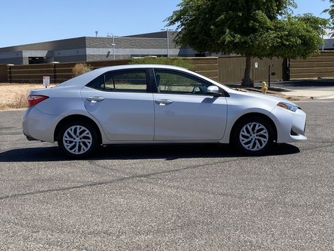 Used 2018 Toyota Corolla LE FWD image 2