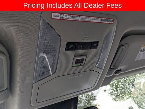 Used 2025 Toyota RAV4 XLE AWD/4WD image 22