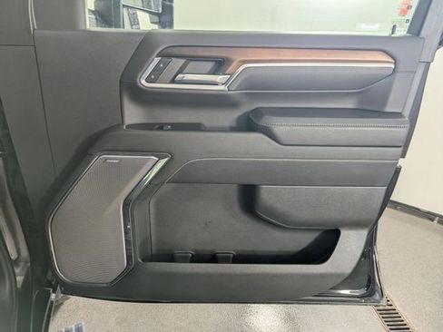 Used 2024 GMC Sierra 3500 Denali w/ Technology Package AWD/4WD image 21