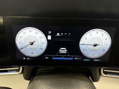 Used 2024 Hyundai Elantra Limited image 32