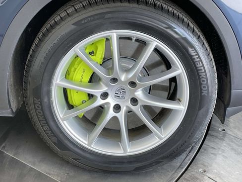 Certified 2024 Porsche Cayenne AWD/4WD image 14