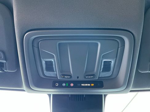 Used 2025 Chevrolet Silverado 1500 LT image 18