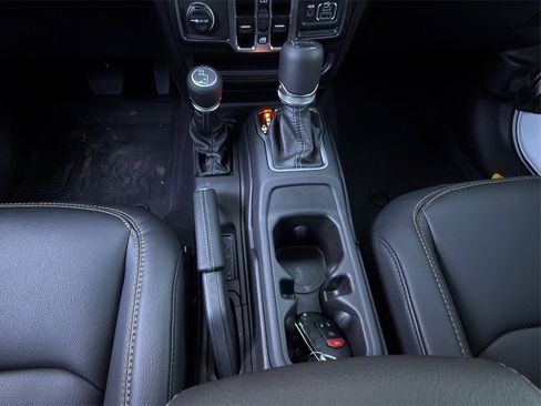 New 2025 Jeep Gladiator Sport image 17